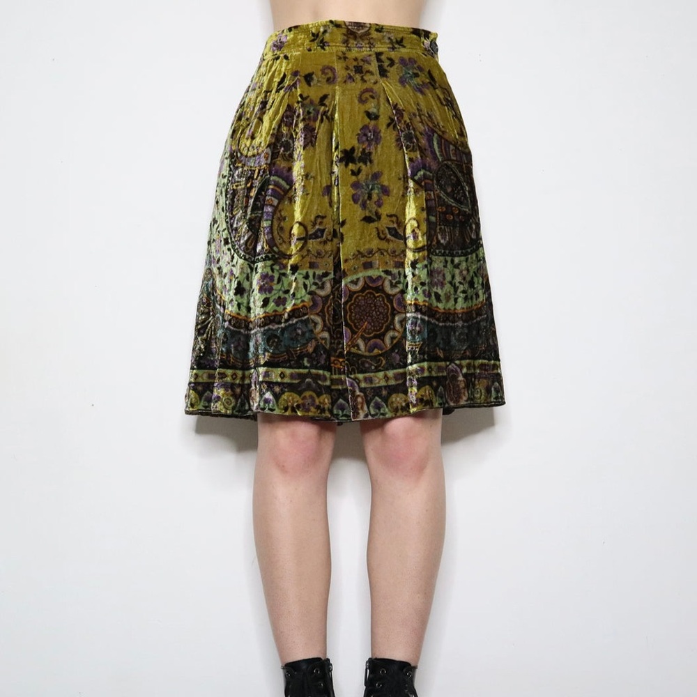 Carlisle Silk Blend Pleated Velvet Chartreuse Floral Knee Length Skirt, size 6